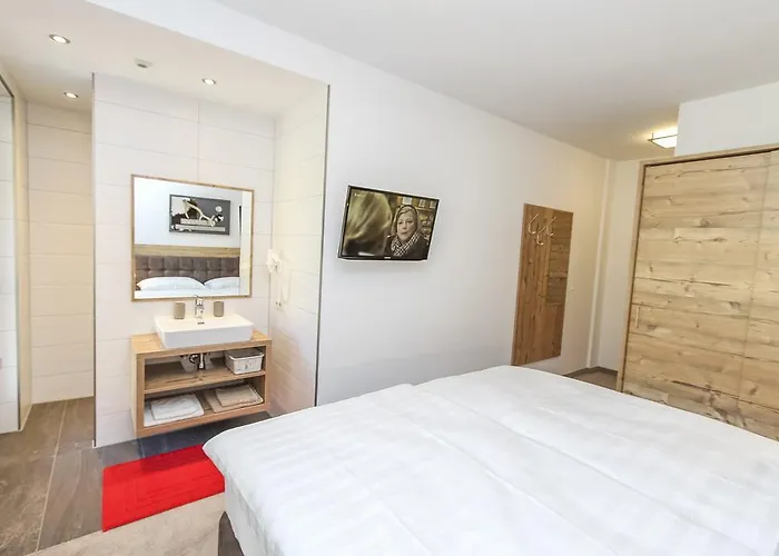 Eberharthof * Σάαλμπαχ-Χίντεργκλεμ