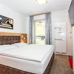 Eberharthof Apartman *