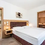 Eberharthof Apartman *